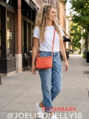 Fossil Erin  Small Crossbody Bag in Coral 🍊